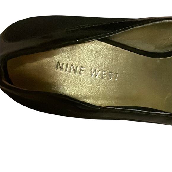 Nine West Black Leather and Suede Bow Front Heels. 5.5 - Picture 2 of 5